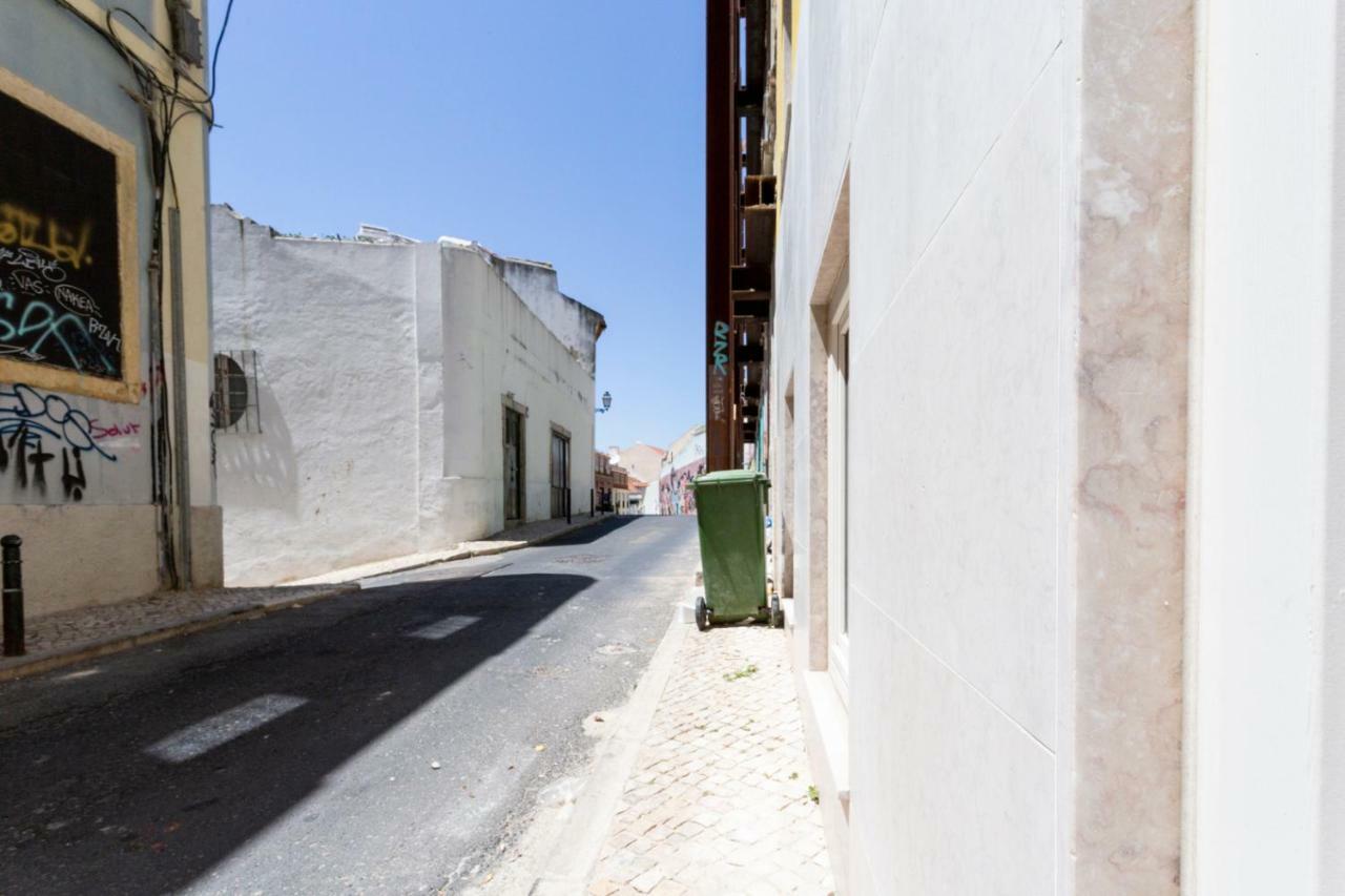 Altido Bright And Elegant 1Br Home With Workspace And Huge Terrace In Pena, Close By Viewpoint Lisboa Exterior foto