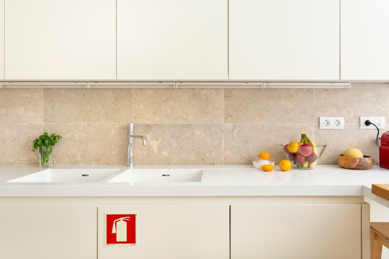 Altido Bright And Elegant 1Br Home With Workspace And Huge Terrace In Pena, Close By Viewpoint Lisboa Exterior foto