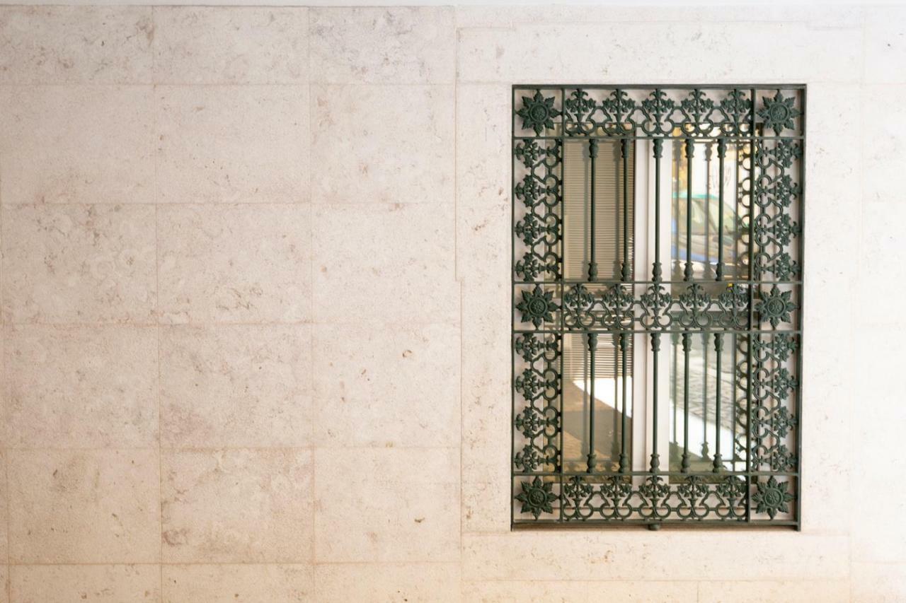 Altido Bright And Elegant 1Br Home With Workspace And Huge Terrace In Pena, Close By Viewpoint Lisboa Exterior foto