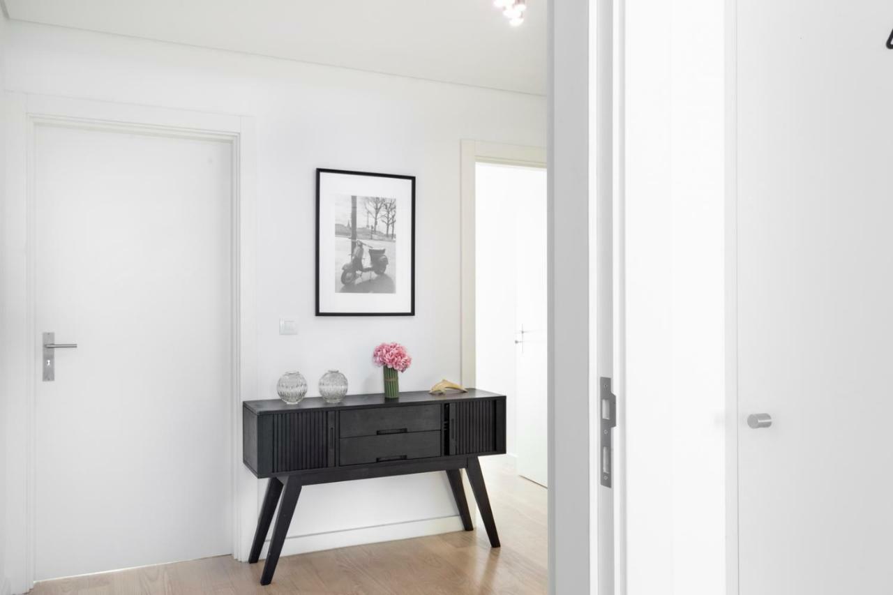 Altido Bright And Elegant 1Br Home With Workspace And Huge Terrace In Pena, Close By Viewpoint Lisboa Exterior foto