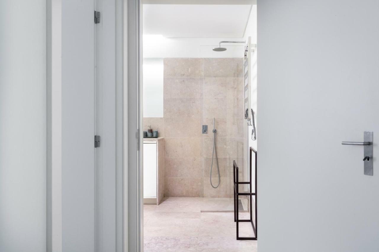 Altido Bright And Elegant 1Br Home With Workspace And Huge Terrace In Pena, Close By Viewpoint Lisboa Exterior foto