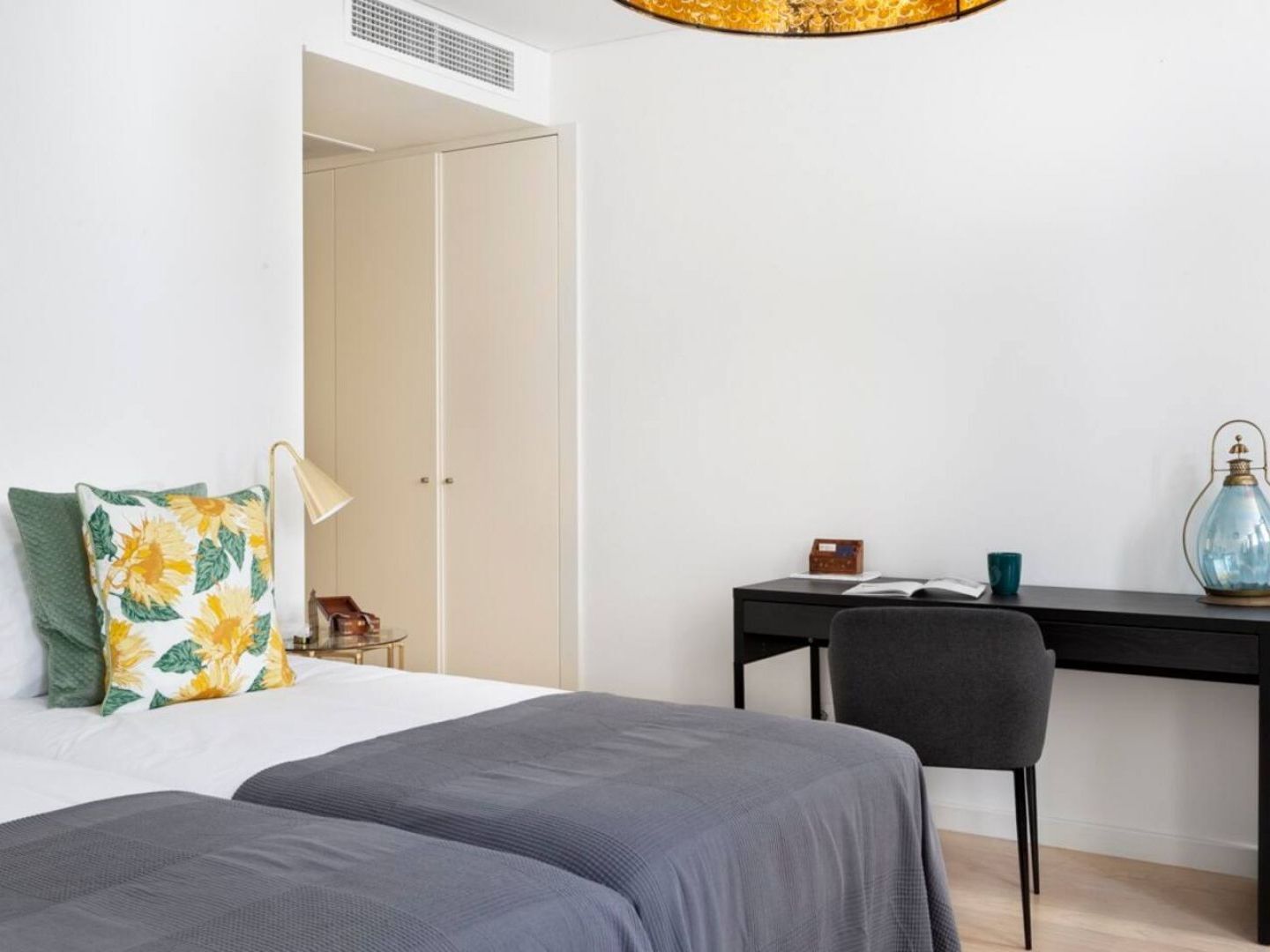 Altido Bright And Elegant 1Br Home With Workspace And Huge Terrace In Pena, Close By Viewpoint Lisboa Exterior foto