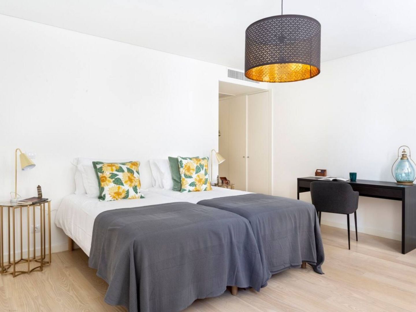 Altido Bright And Elegant 1Br Home With Workspace And Huge Terrace In Pena, Close By Viewpoint Lisboa Exterior foto