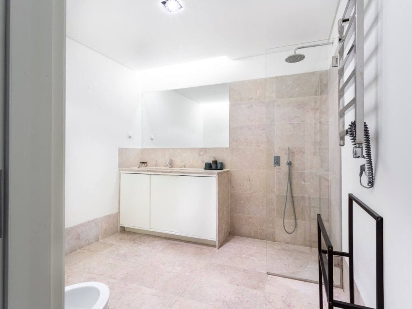 Altido Bright And Elegant 1Br Home With Workspace And Huge Terrace In Pena, Close By Viewpoint Lisboa Exterior foto